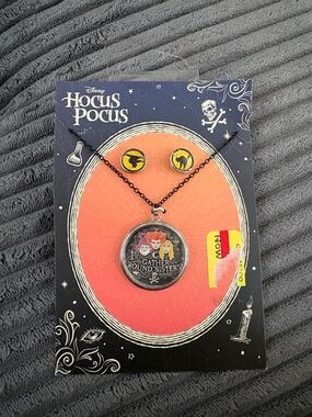 Disney Hocus Pocus Black Necklace & Stud Earrings Set